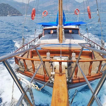 Botel Navy Blue Yacht Charter *
