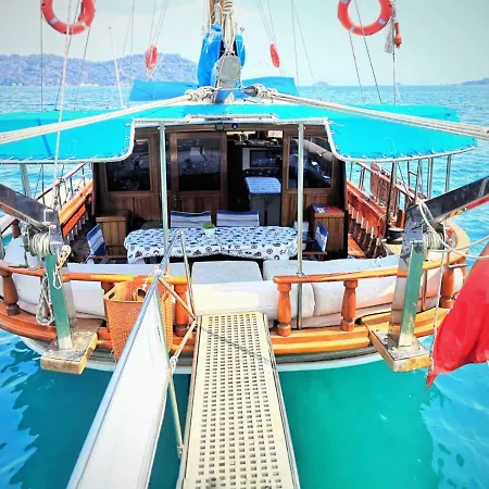 Navy Blue Yacht Charter *