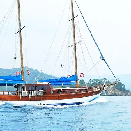 Botel Navy Blue Yacht Charter Marmaris