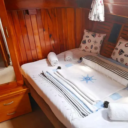 Navy Blue Yacht Charter *